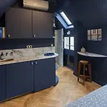 Midnight Suite - Marais