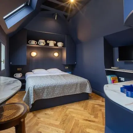 Midnight - Marais Apartment